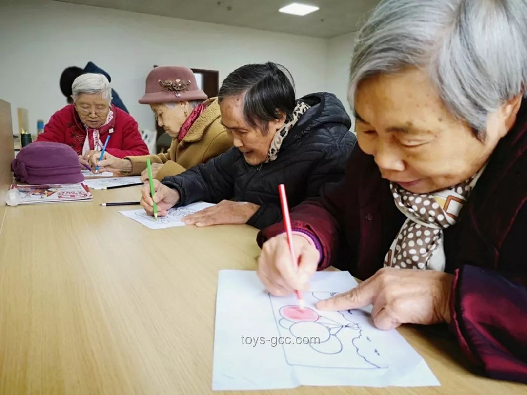 老人拾机索酬，创新视角解纠葛
